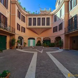 Trevi Ducal Palace , Roma Italia